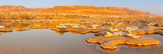 死海の日の出パノラマ パノラマ ビュー イスラエルの朝の風景自然