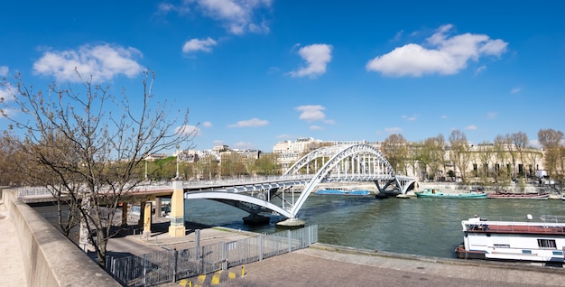 フランス、パリのデビリー歩道橋