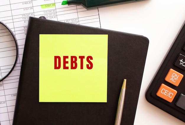 스티커 디자인의 DEBTS 텍스트