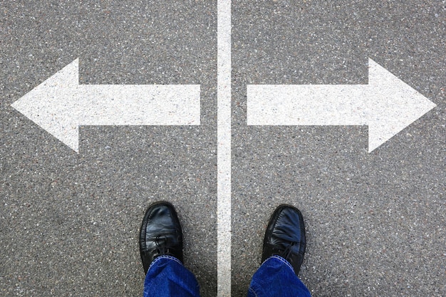 Foto la decisione decide il concetto di business l'uomo d'affari obiettivi soluzione di successo lavoro di lavoro