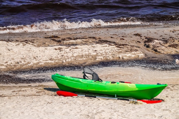 Photo deck chairs on sand at beach