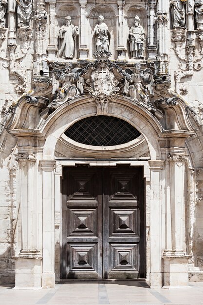 Foto decorazione del monastero di santa cruz a coimbra, portogallo