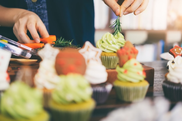 Decorated christmas cupcakes