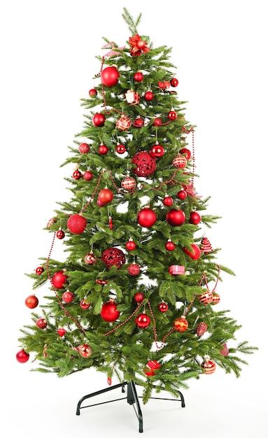 Украшенная рождественская елка, изолированная на белом