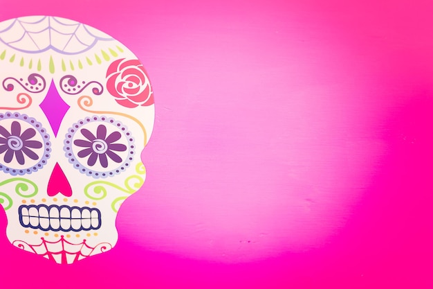 Decoraties voor traditionele Mexicaanse feestdag Dag van de Doden op een roze achtergrond.