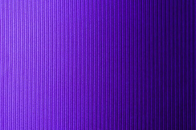 Decoratieve achtergrond lila, violette kleur, gestreept textuur horizontaal verloop.