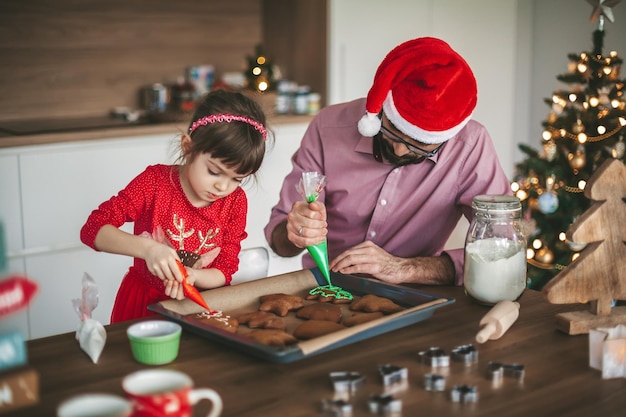 Decorating Christmas cookies