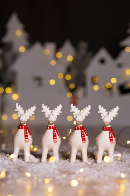 Photo decorative christmas reindeer figurines.