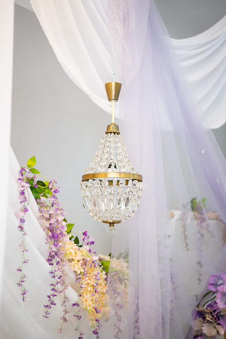 Decorative indoor electric chandelier in the old stylexA