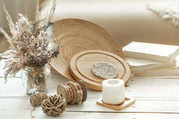 Decorative items in the interior with dried flowers.