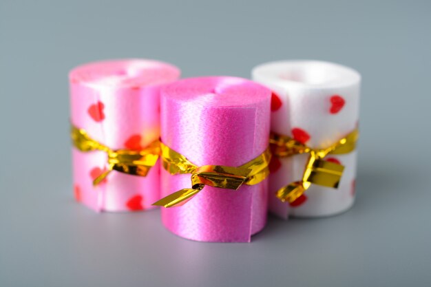 Decorative ribbon for decorating boxes with gift