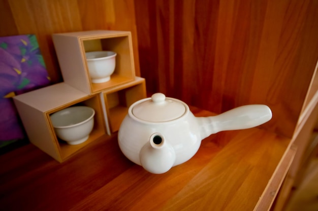 Dedicated teapot with grab handle