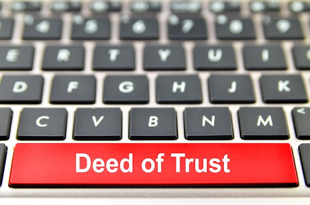 Deed of Trust-woord op de spatiebalk van de computer