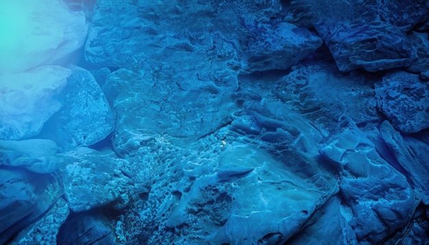 Foto sfondo astratto blu profondo il tema del fondo marino roccioso