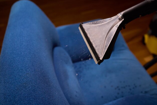 プロフェッショナル な 機器 を 用い て 完璧 な 仕上げ と 介護 を 得る ため の 敷き布団 の 深い 掃除