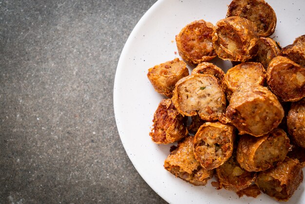 Rotolo di granchio fritto nel grasso bollente