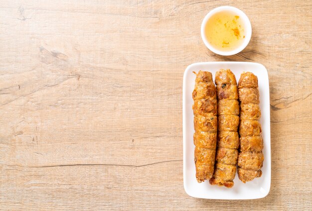 Rotolo di granchio fritto nel grasso bollente