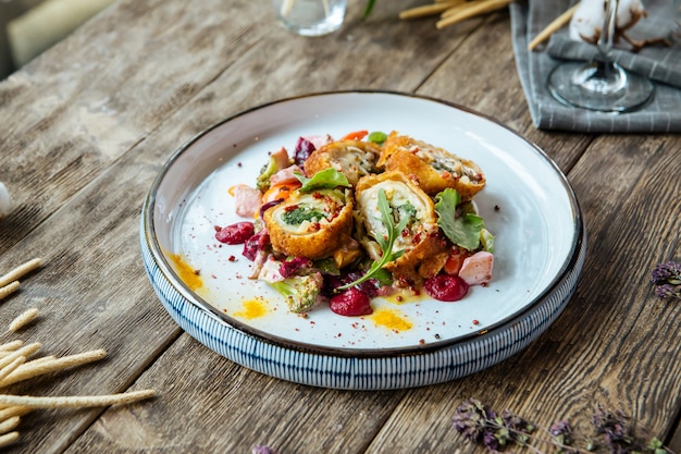 Involtini fritti con ripieno di funghi e spinaci