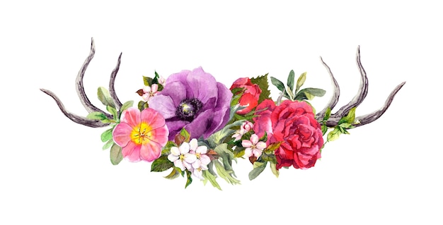 Фото Оленьи рога с цветами и перьями. акварель в стиле бохо