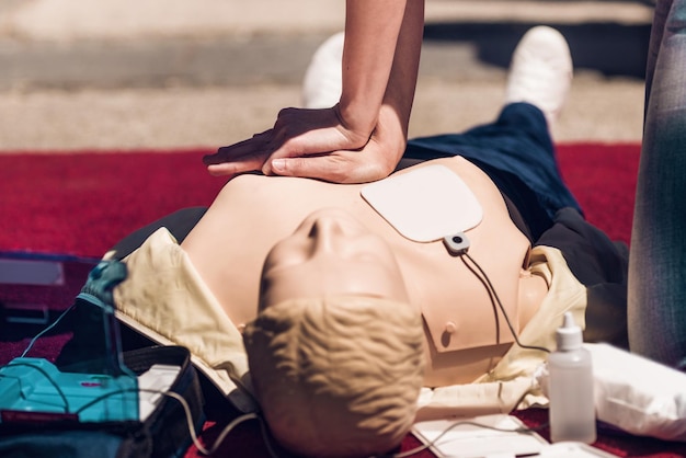 除細動器 CPR の実践