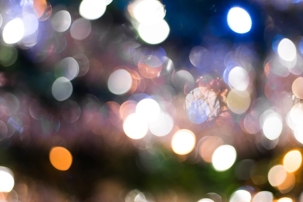 Photo defocused christmas lights at night