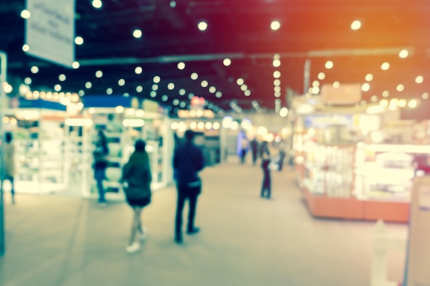 Photo defocused image of people in shopping mall