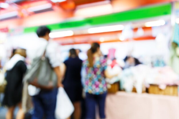 Photo defocused image of people in store