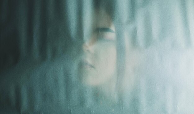 Photo defocused image of person against blue sky seen through window