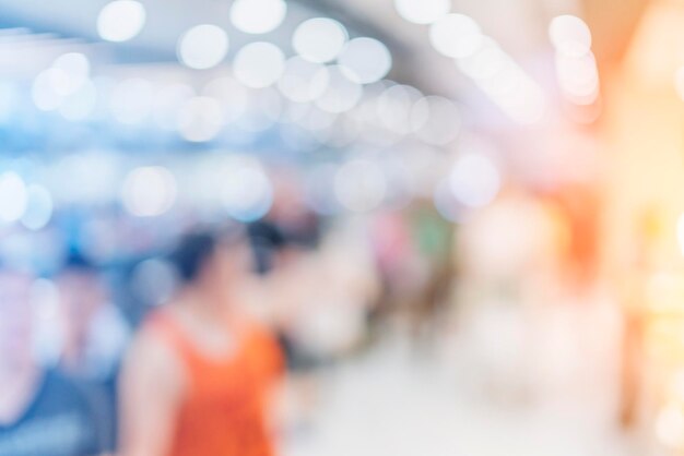 Photo defocused image of woman standing in illuminated city