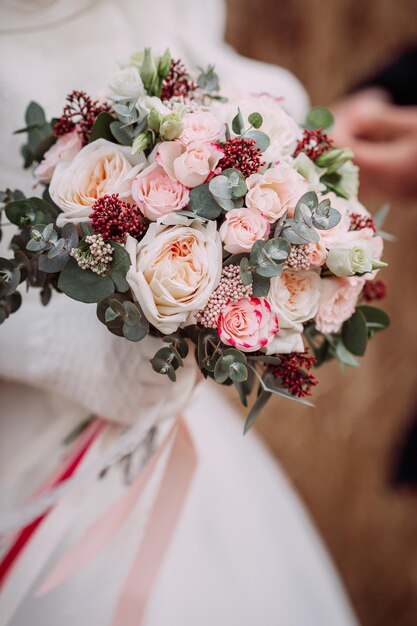 A delicate bouquet in the hands of the bride 4337