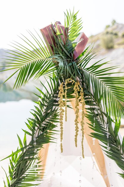 Photo delicate wedding decorations for the morning of the bride on the mountain lakes