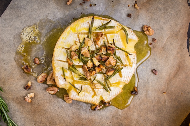 Delicious baked camembert with honey, walnuts, herbs and pears