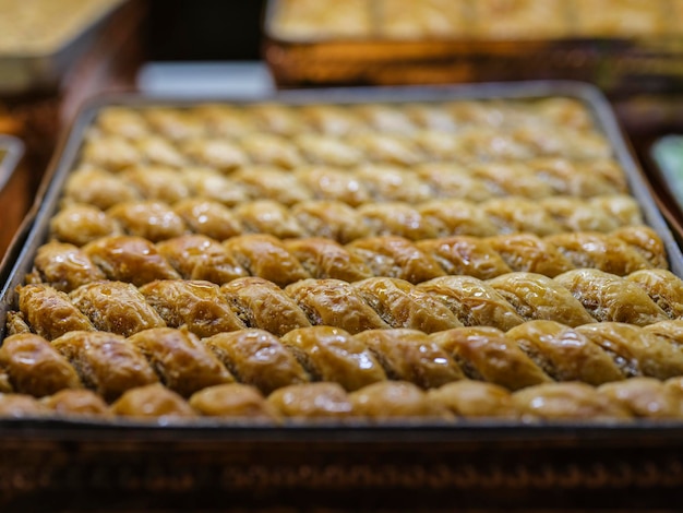 Photo delicious baklavas in a patisserie in turkey