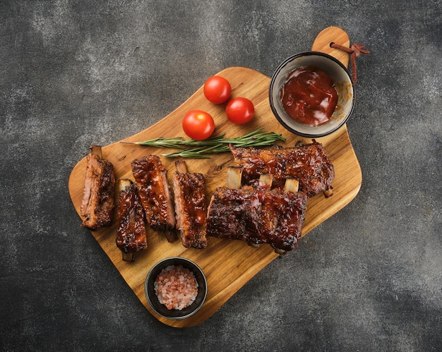 Photo delicious bbq ribs smoked american style pork ribs with souce