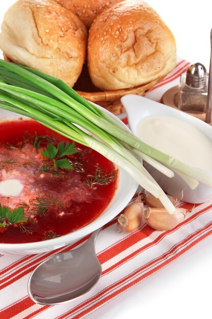 Foto borsch delizioso sul primo piano della tavola