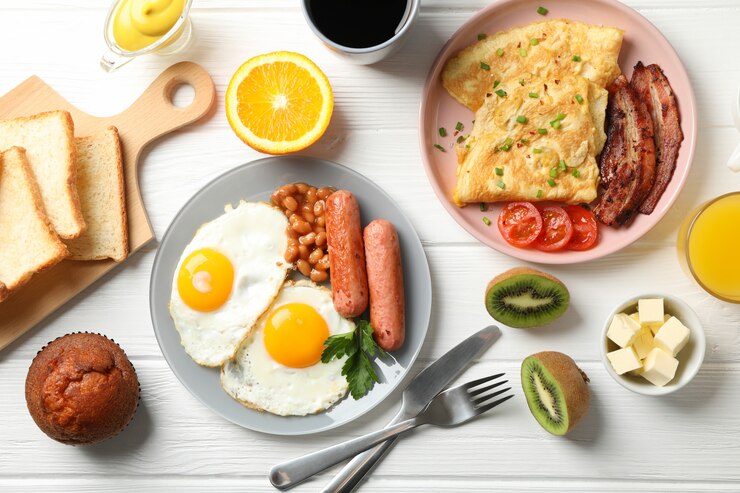 Photo delicious breakfast or lunch with fried eggs on white wooden table, top view