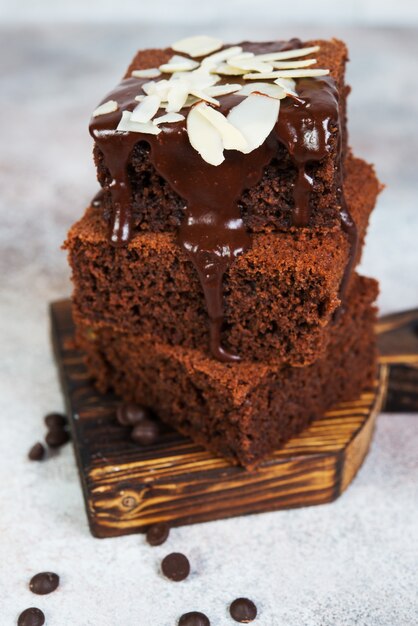 Delicious brownie chocolate cakes poured with warm chocolate and decorated with almond petals.