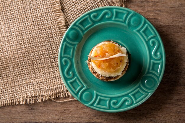 Delicious cake with fresh pineapple jelly, crispy coconut, chestnut and dates.