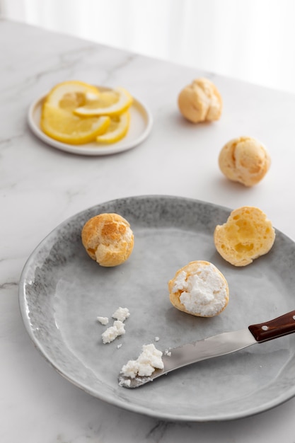 Deliziosa composizione di pane al formaggio