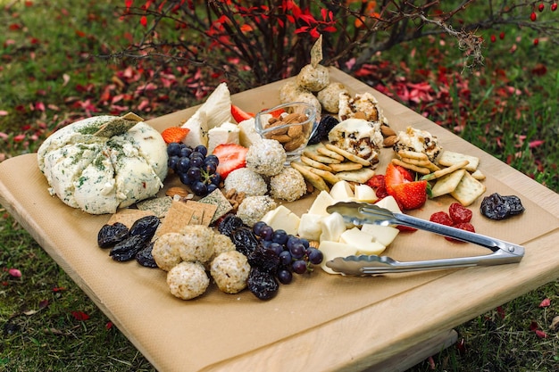 Foto delizioso formaggio sul tavolo