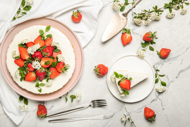 Delicious Cheesecake with Fresh Strawberries