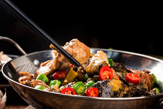 张照片美味的中国菜,软壳龟与鸡锅炖