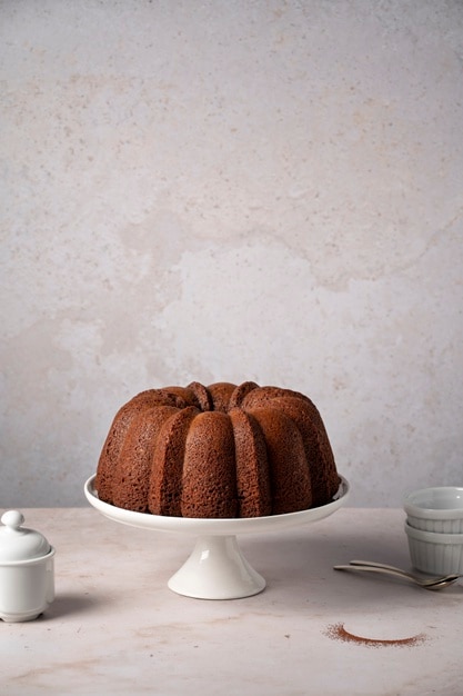 Photo delicious chocolate cake on white stand