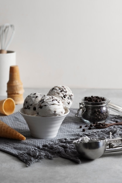 Delizioso gelato con gocce di cioccolato