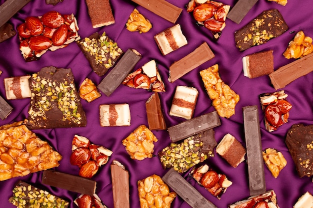 Фото Вкусный шоколад с орехами