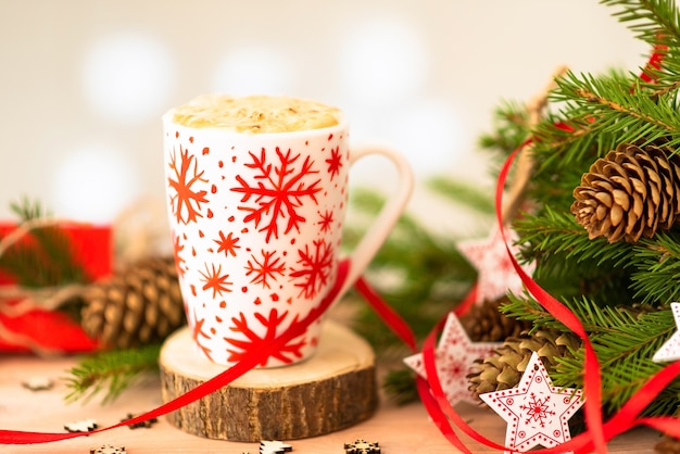 おいしいクリスマスコーヒー。そして、円錐形のモミの枝。