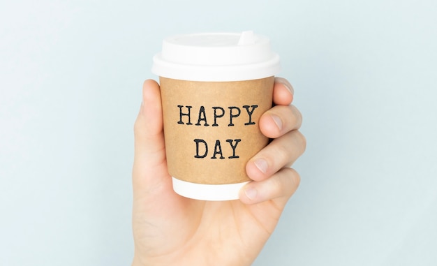 사진 손에 텍스트 행복 한 하루와 함께 맛있는 커피. 좋은 아침 개념