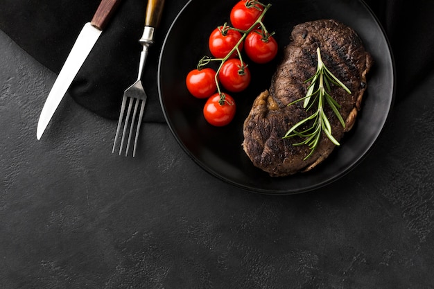 Foto bistecca cotta deliziosa pronta per essere servita