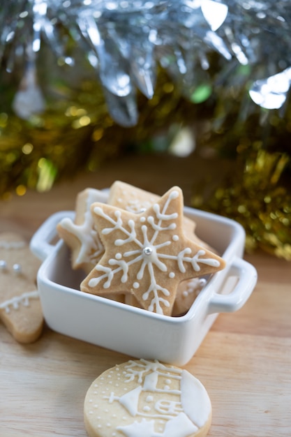 写真 クリスマスのお祝いのために空想のおいしいクッキー