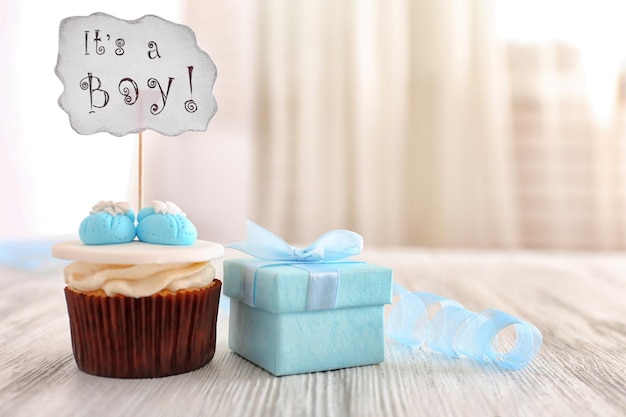 Delicious cupcake with text